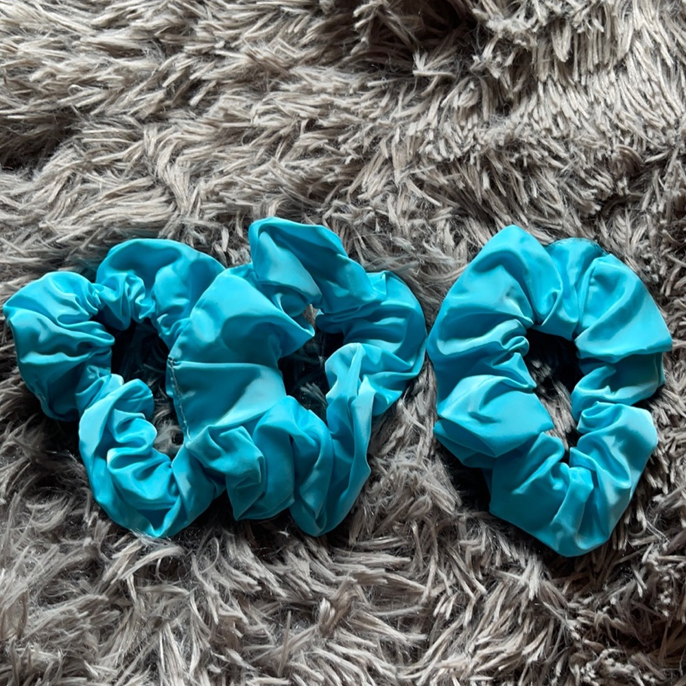 Waterproof scrunchies